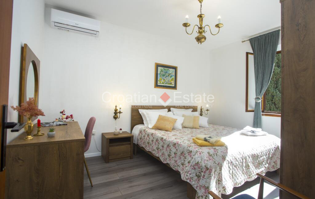 croatia-brac-house-stone-garden-terraces-barbecue-sale(118)