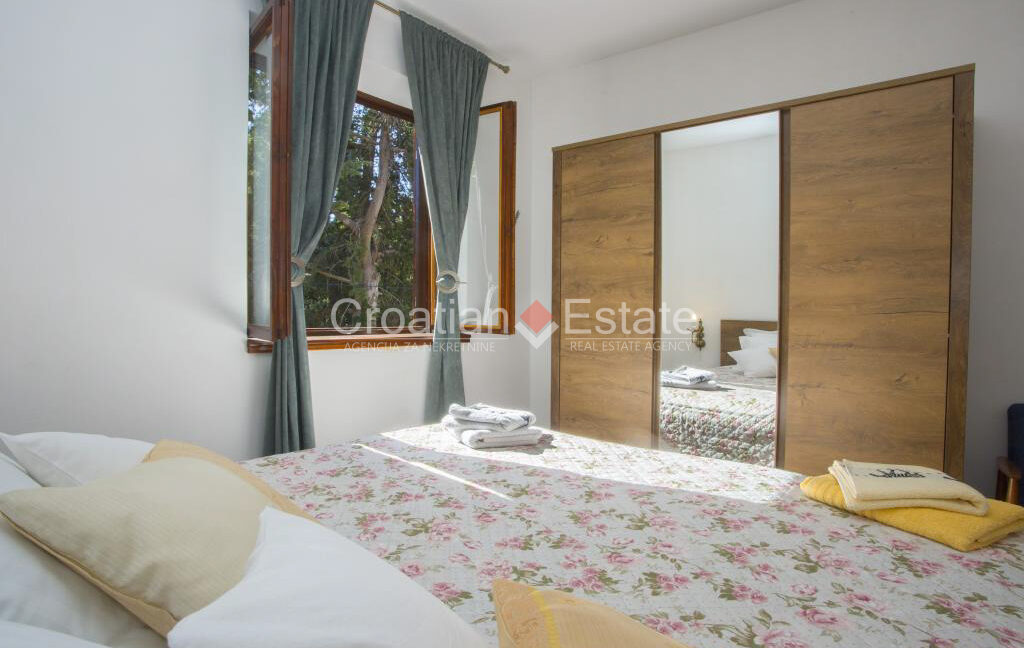 croatia-brac-house-stone-garden-terraces-barbecue-sale(119)