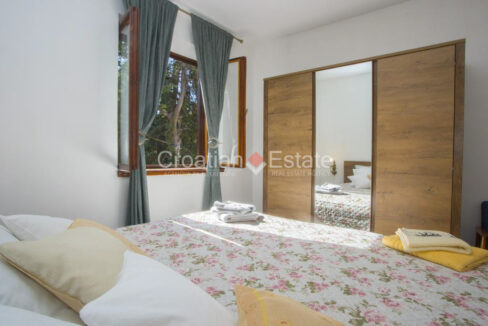 croatia-brac-house-stone-garden-terraces-barbecue-sale(119)