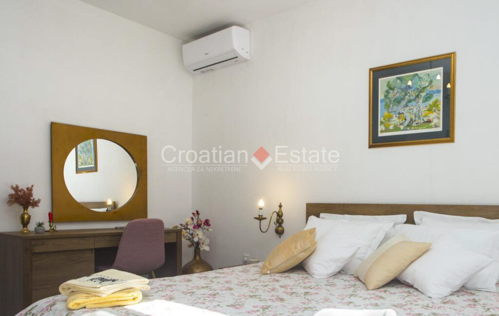 croatia-brac-house-stone-garden-terraces-barbecue-sale(120)