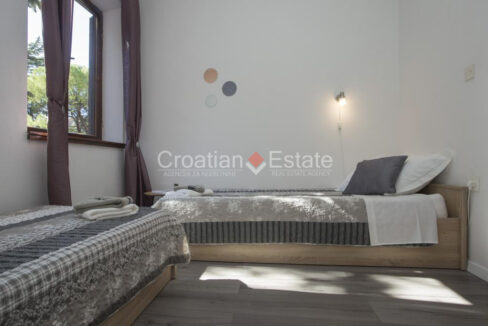 croatia-brac-house-stone-garden-terraces-barbecue-sale(123)