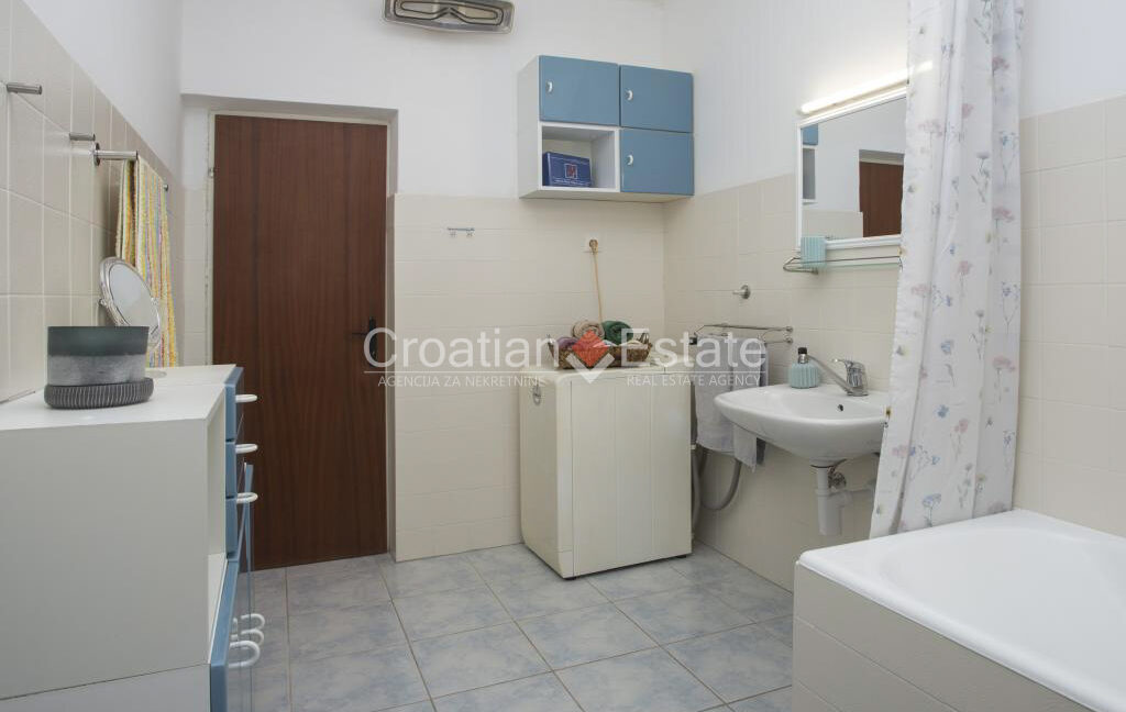 croatia-brac-house-stone-garden-terraces-barbecue-sale(128)