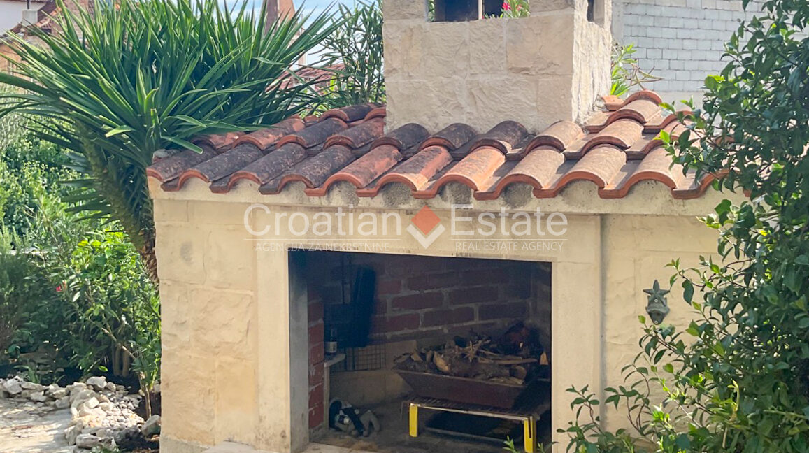 croatia-brac-house-stone-sea-view-yard-barbecue-sale(104)