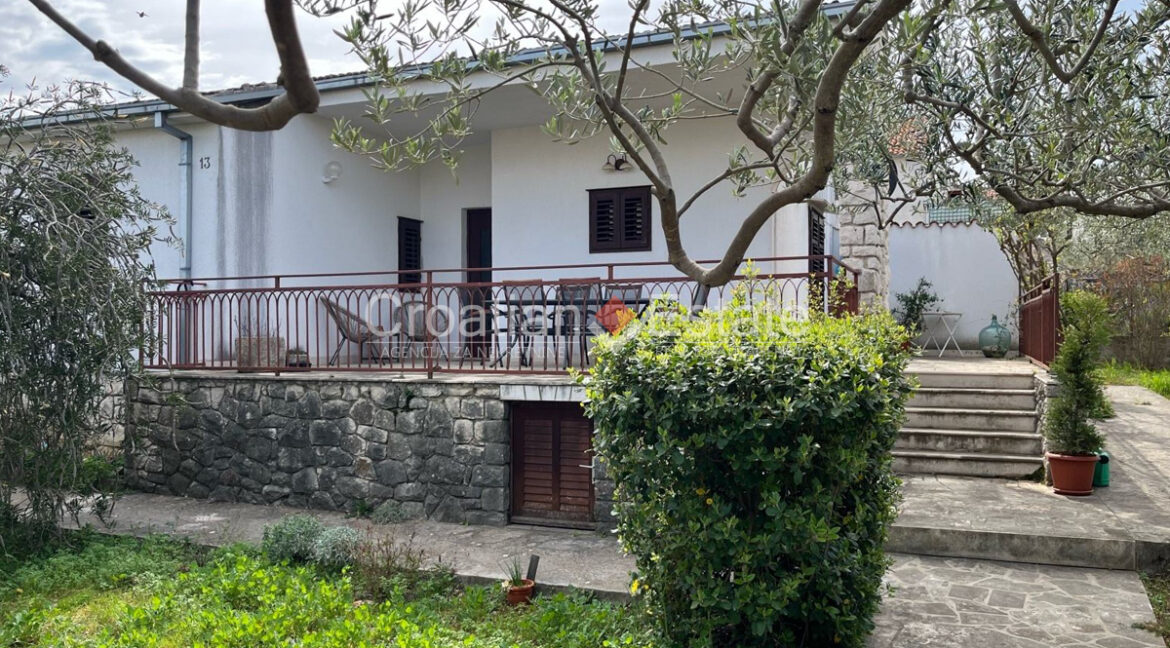 croatia-brac-stone-house-garden-parking-sale(101)