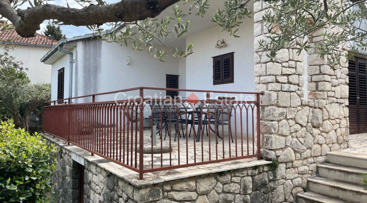 croatia-brac-stone-house-garden-parking-sale(103)
