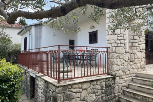 croatia-brac-stone-house-garden-parking-sale(103)