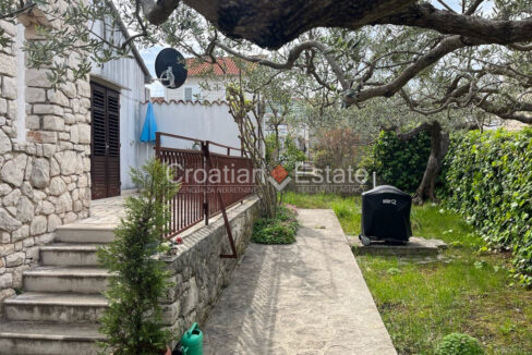 croatia-brac-stone-house-garden-parking-sale(104)