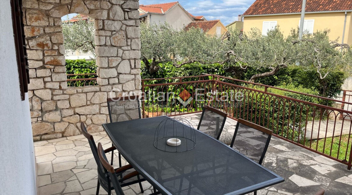 croatia-brac-stone-house-garden-parking-sale(105)