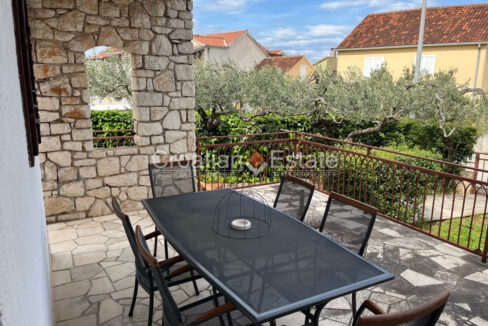 croatia-brac-stone-house-garden-parking-sale(105)