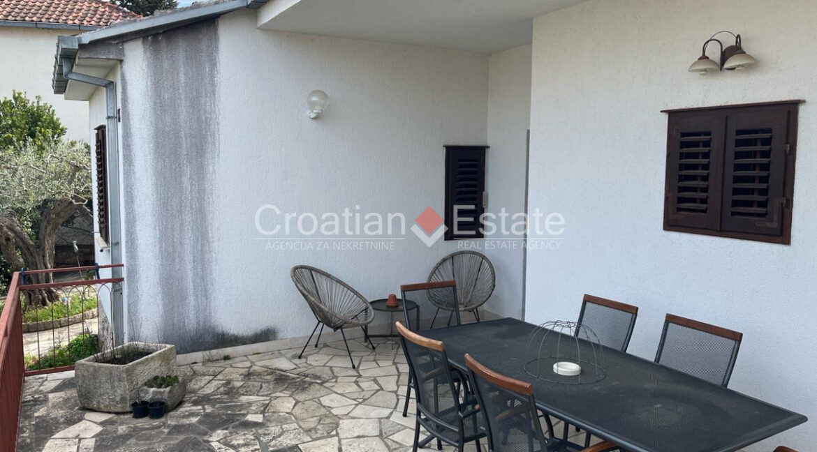 croatia-brac-stone-house-garden-parking-sale(106)