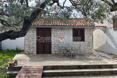 croatia-brac-stone-house-garden-parking-sale(107)