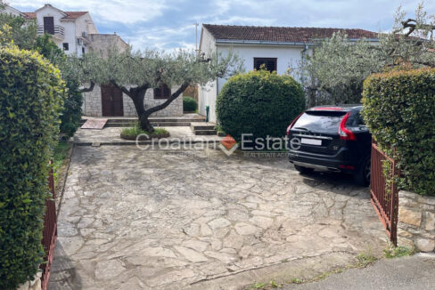 croatia-brac-stone-house-garden-parking-sale(111)
