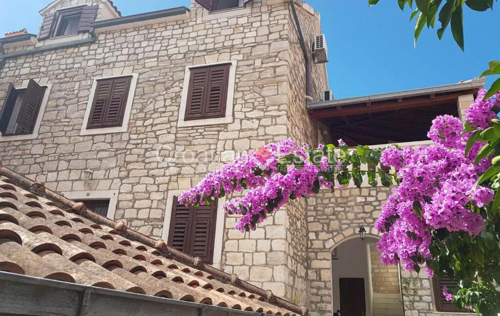croatia-brac-stone-house-sea-view-coutryard-barbecue-sale(101)