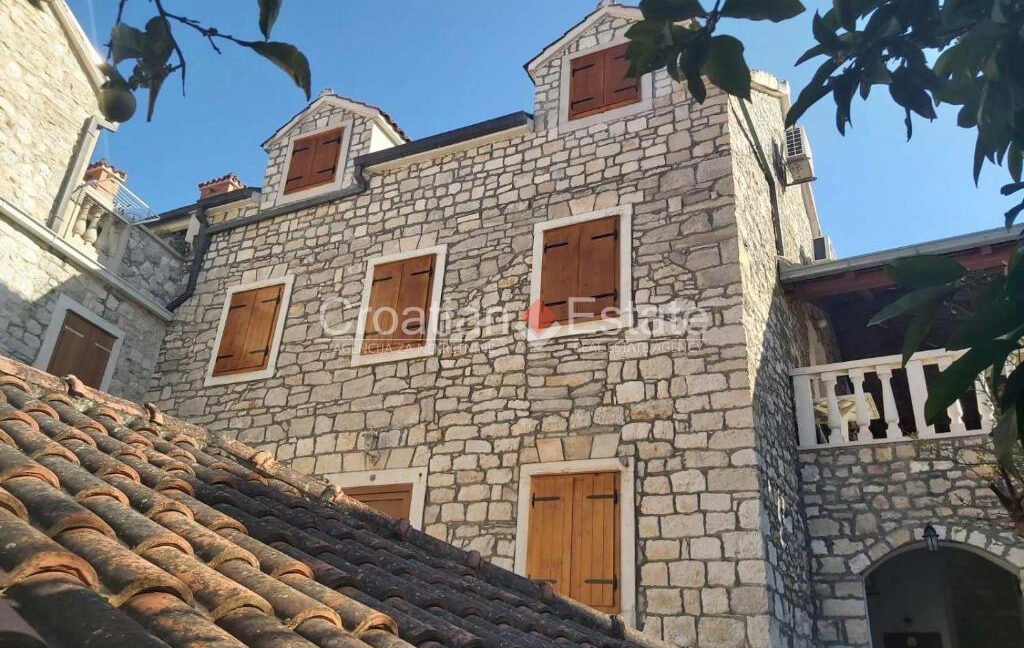 croatia-brac-stone-house-sea-view-coutryard-barbecue-sale(102)