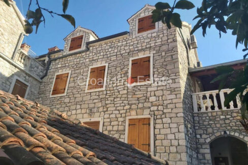 croatia-brac-stone-house-sea-view-coutryard-barbecue-sale(102)