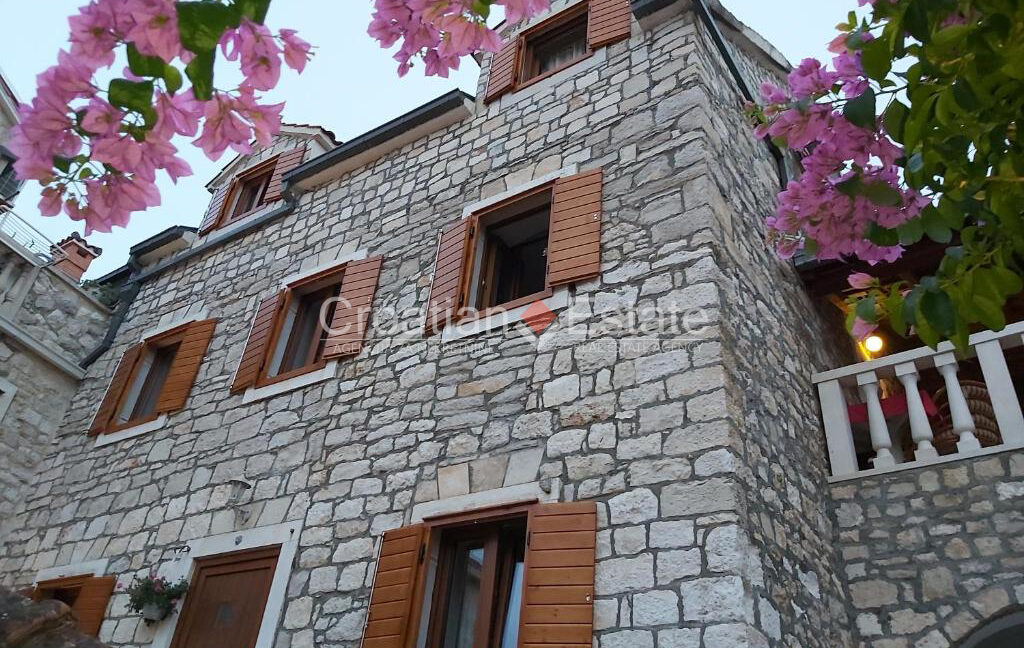croatia-brac-stone-house-sea-view-coutryard-barbecue-sale(107)