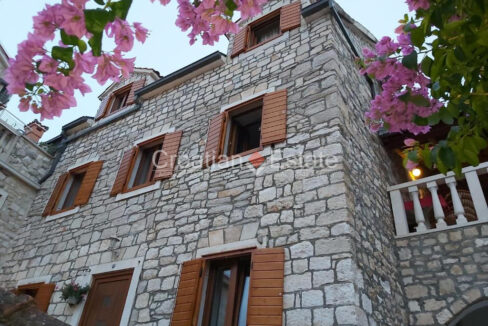croatia-brac-stone-house-sea-view-coutryard-barbecue-sale(107)