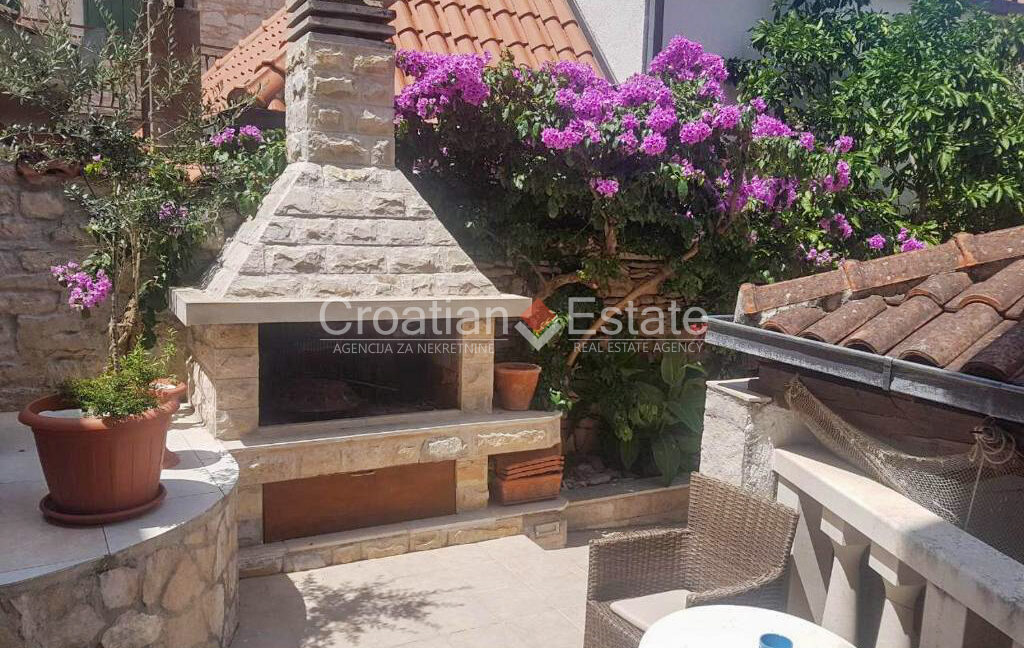 croatia-brac-stone-house-sea-view-coutryard-barbecue-sale(109)