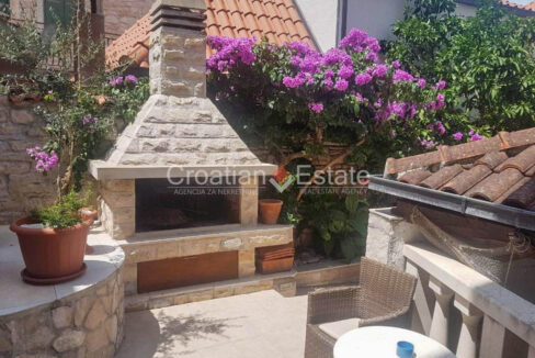 croatia-brac-stone-house-sea-view-coutryard-barbecue-sale(109)