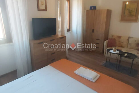 croatia-brac-stone-house-sea-view-coutryard-barbecue-sale(114)