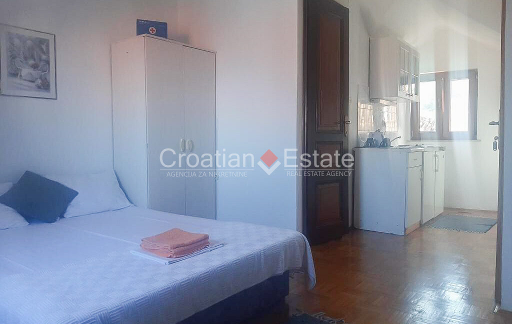 croatia-brac-stone-house-sea-view-coutryard-barbecue-sale(115)