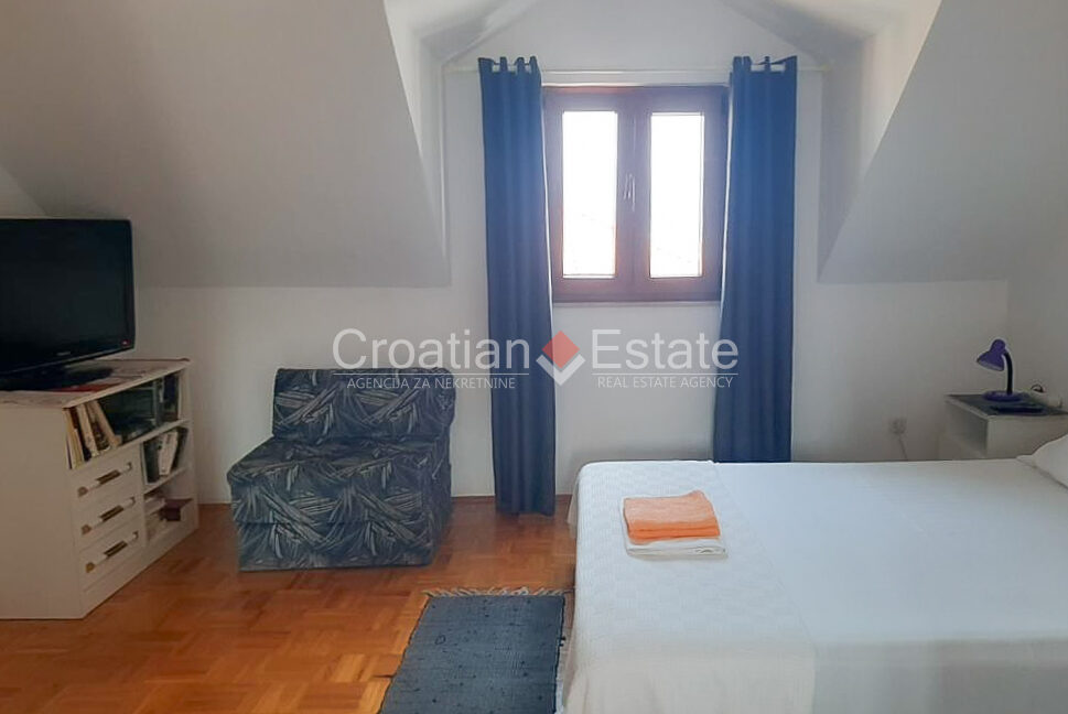 croatia-brac-stone-house-sea-view-coutryard-barbecue-sale(121)