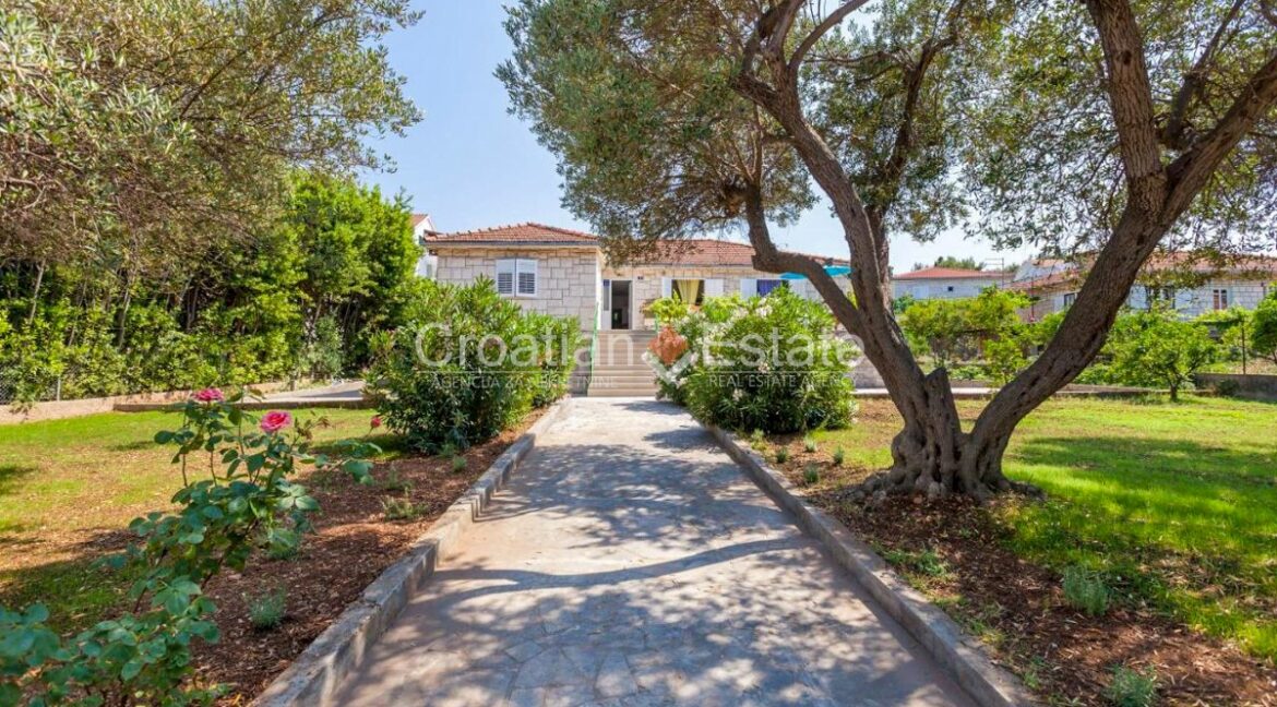 croatia-brac-stone-house-sea-view-sale(101)