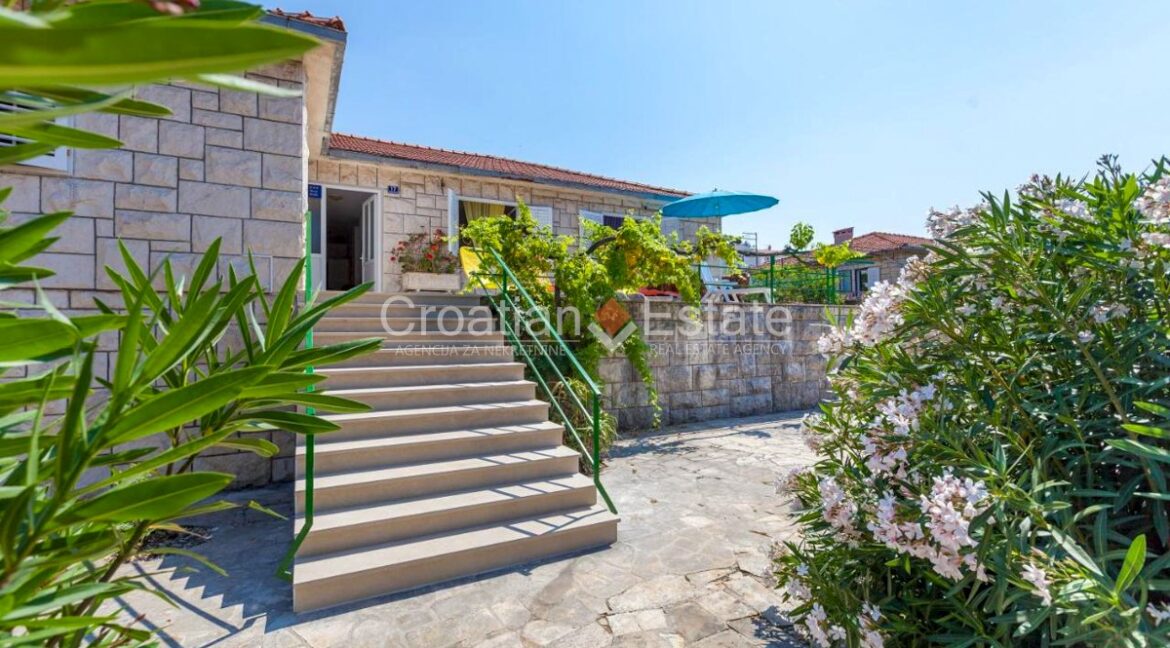 croatia-brac-stone-house-sea-view-sale(102)