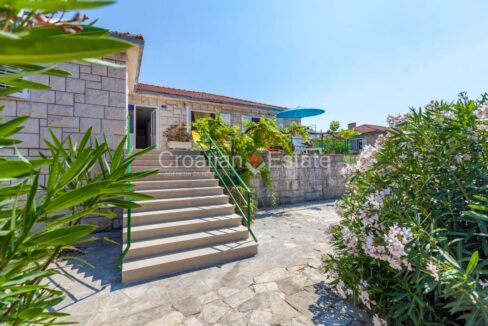 croatia-brac-stone-house-sea-view-sale(102)