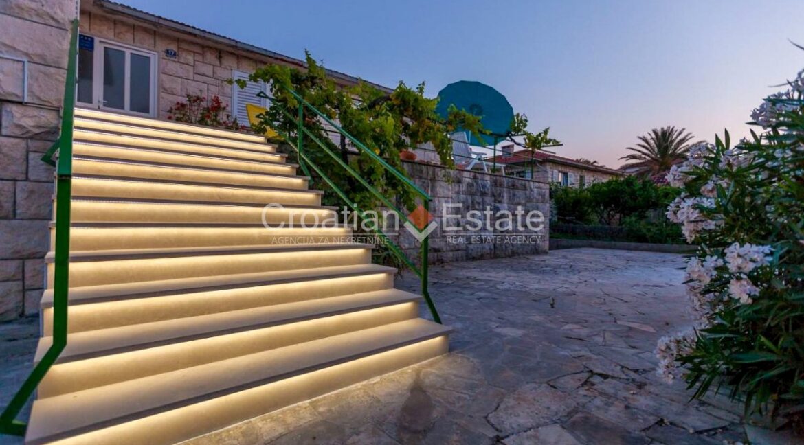 croatia-brac-stone-house-sea-view-sale(103)