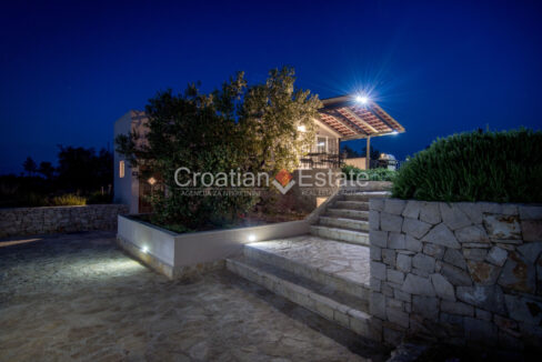 croatia-brac-villa-pool-sea-view-additional-house-gym-sale(111)