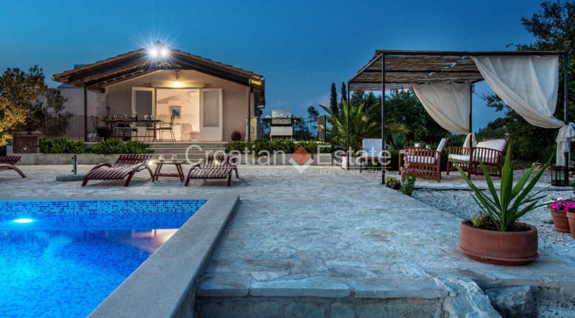 croatia-brac-villa-pool-sea-view-additional-house-gym-sale(116)