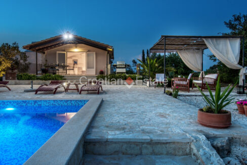 croatia-brac-villa-pool-sea-view-additional-house-gym-sale(116)