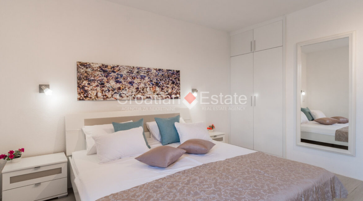 croatia-brac-villa-pool-sea-view-additional-house-gym-sale(135)