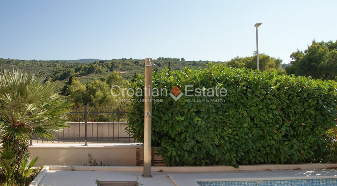 croatia-brac-villa-sea-view-pool-roof-terrace-sale-3(109)