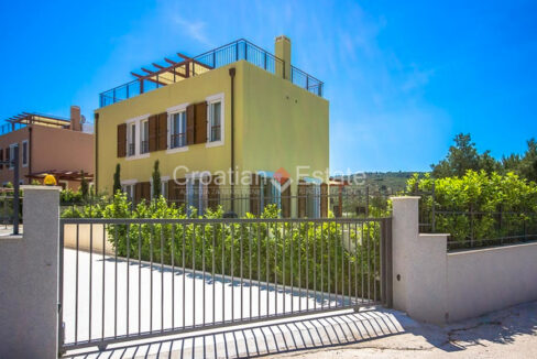 croatia-brac-villa-sea-view-pool-roof-terrace-sale(104)