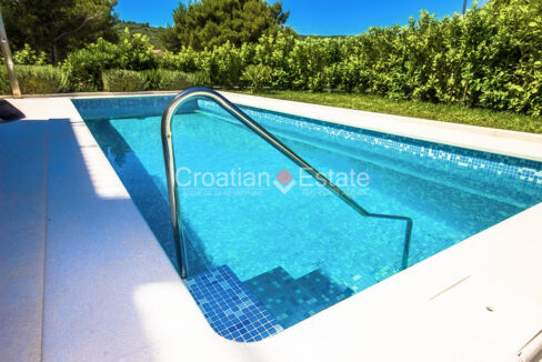 croatia-brac-villa-sea-view-pool-roof-terrace-sale(109)
