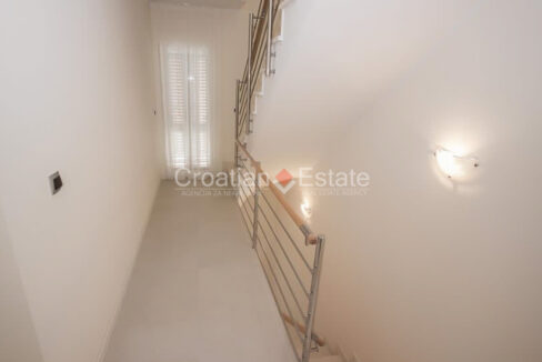 croatia-brac-villa-sea-view-pool-roof-terrace-sale(117)
