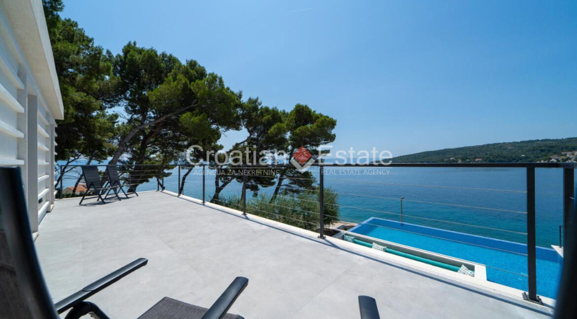 croatia-brac-villa-seafront-infinity-pool-sale(123)
