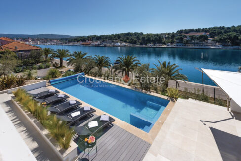 croatia-brac-villa-seafront-pool-parking-sale(103)