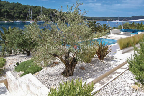 croatia-brac-villa-seafront-pool-parking-sale(105)