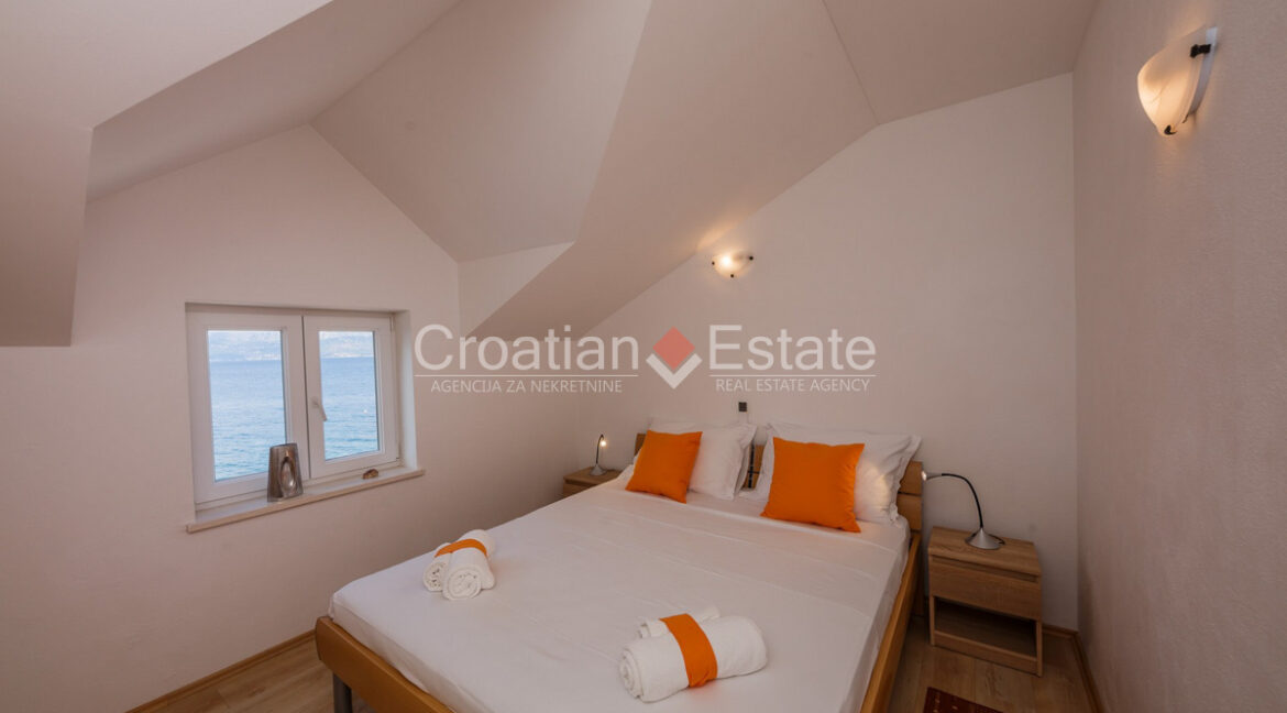 croatia-brac-villa-seafront-sea-view-pool-sale(110)