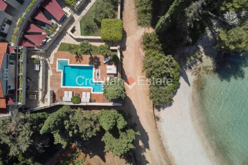 croatia-brac-villa-stone-seafront-various-amenities-sale(102)