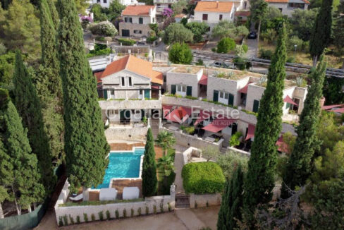 croatia-brac-villa-stone-seafront-various-amenities-sale(104)