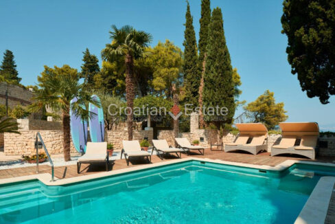 croatia-brac-villa-stone-seafront-various-amenities-sale(105)