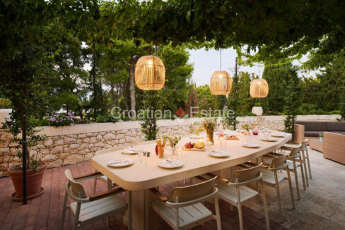 croatia-brac-villa-stone-seafront-various-amenities-sale(106)