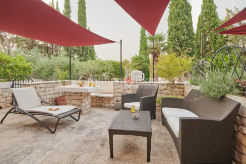 croatia-brac-villa-stone-seafront-various-amenities-sale(108)