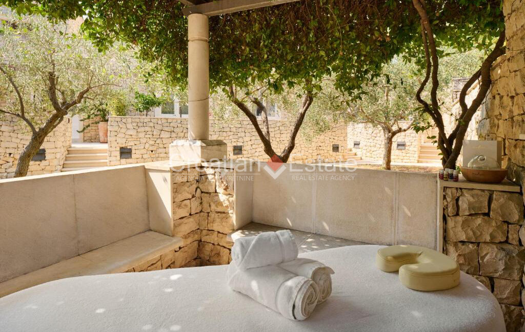 croatia-brac-villa-stone-seafront-various-amenities-sale(109)