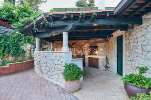croatia-brac-villa-stone-seafront-various-amenities-sale(111)