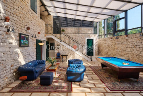 croatia-brac-villa-stone-seafront-various-amenities-sale(113)